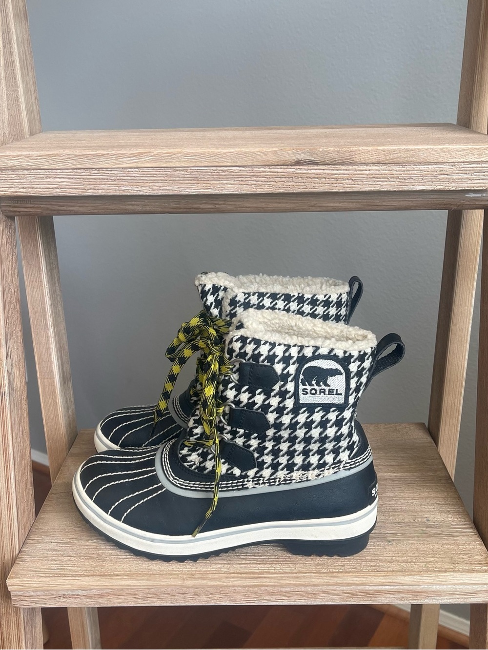 Sorel Duck Boots Women’s Size 6 Black & White Houndstooth Cozy Lined Waterproof